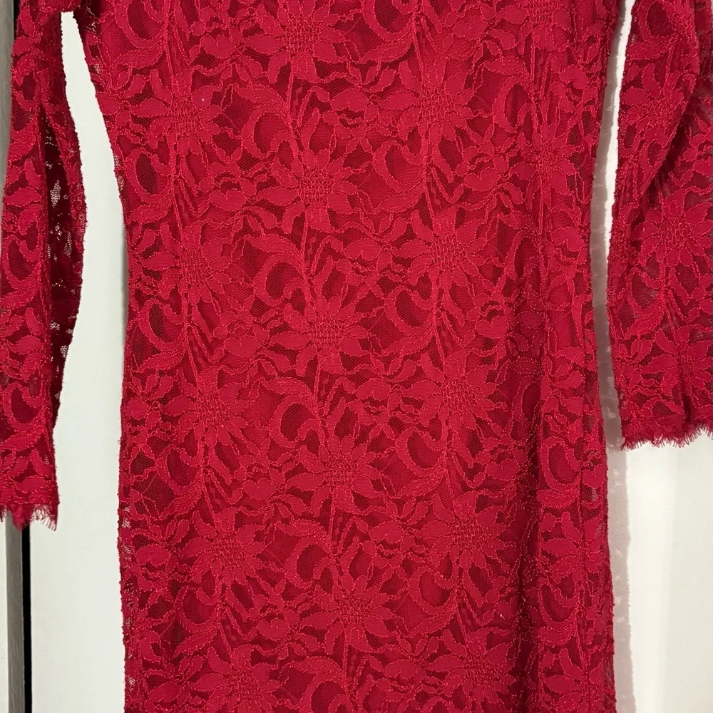 Elegant Red Lace Dress​ - Picture 3 of 4